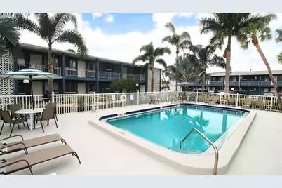 3001 Bee Ridge Road #215, Sarasota, FL 34239 - Photo 8