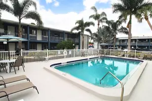 3001 Bee Ridge Rd, Sarasota, FL 34239 - Photo 8