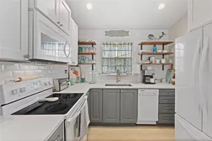 2517 Avenue C, Bradenton Beach, FL 34217 - Photo 18