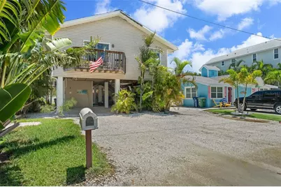 2517 Avenue C, Bradenton Beach, FL 34217 - Photo 4