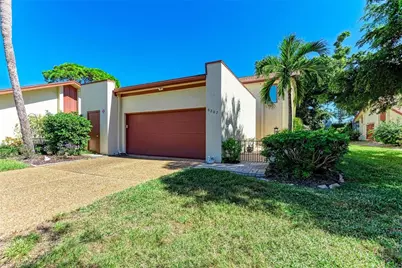 6207 Courtside Drive #23, Bradenton, FL 34210 - Photo 2