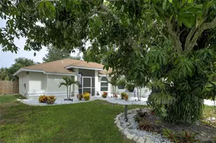 7812 38th Ct E, Sarasota, FL 34243 - Photo 2