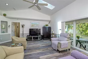 7812 38th Ct E, Sarasota, FL 34243 - Photo 8