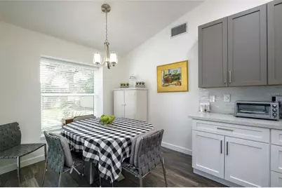7812 38th Court E, Sarasota, FL 34243 - Photo 18