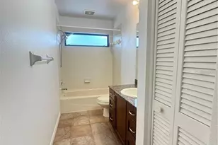 6077 Marella Dr, Sarasota, FL 34243 - Photo 26