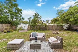 2442 Novus St, Sarasota, FL 34237 - Photo 4
