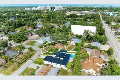 1300 Loma Linda Court, Sarasota, FL 34239 - Photo 6