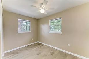 1300 Loma Linda Ct, Sarasota, FL 34239 - Photo 22