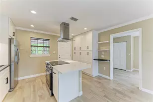 1300 Loma Linda Ct, Sarasota, FL 34239 - Photo 12