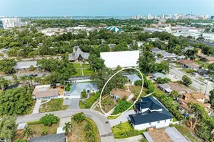 1300 Loma Linda Ct, Sarasota, FL 34239 - Photo 2