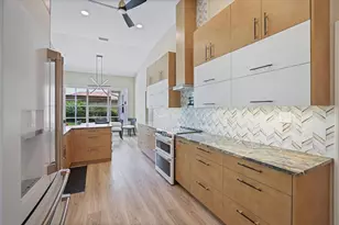 567 Lake of the Woods Dr, Venice, FL 34293 - Photo 8
