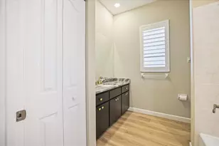 567 Lake of the Woods Dr, Venice, FL 34293 - Photo 24