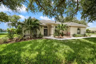 567 Lake of the Woods Dr, Venice, FL 34293 - Photo 1