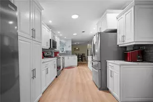 8433 Regal Way, Palmetto, FL 34221 - Photo 4