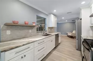 3304 Springmill Cir, Sarasota, FL 34239 - Photo 10