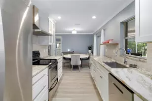 3304 Springmill Cir, Sarasota, FL 34239 - Photo 12