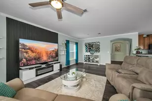 1921 Hawks View Dr, Ruskin, FL 33570 - Photo 10