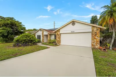 4407 Diamond Circle N, Sarasota, FL 34233 - Photo 2