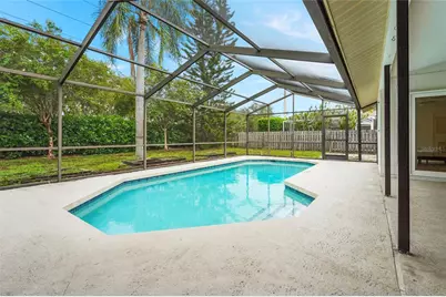 4407 Diamond Circle N, Sarasota, FL 34233 - Photo 4