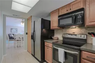 2907 Hyde Park St, Sarasota, FL 34239 - Photo 6