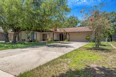 213 Whispering Oaks Court, Sarasota, FL 34232 - Photo 4