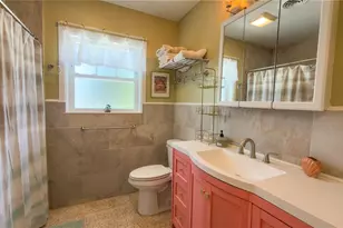 2215 Alvarado Ln, Sarasota, FL 34231 - Photo 14
