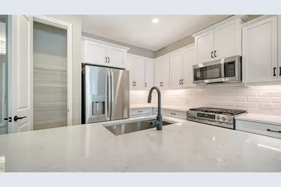 2324 Blue Mahoe Lane, Sarasota, FL 34240 - Photo 16