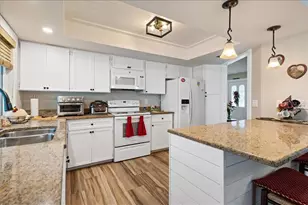 5438 Dominica Cir, Sarasota, FL 34233 - Photo 8