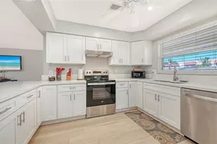 6515 Colonial Dr, Sarasota, FL 34231 - Photo 14