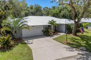 3736 Maple Hollow Ct, Sarasota, FL 34243 - Photo 2