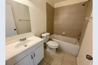 2745 Hidden Lake Boulevard #D, Sarasota, FL 34237 - Photo 12
