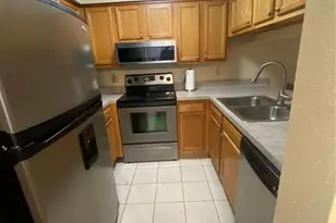5166 Sunridge Palms Dr, Tampa, FL 33617 - Photo 2