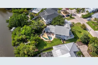 430 Island Circle, Sarasota, FL 34242 - Photo 2
