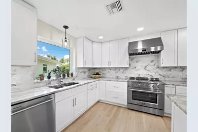 430 Island Circle, Sarasota, FL 34242 - Photo 12