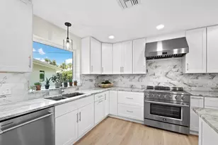 430 Island Cir, Sarasota, FL 34242 - Photo 12