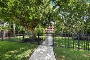 430 Island Cir, Sarasota, FL 34242 - Photo 38
