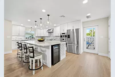 430 Island Circle, Sarasota, FL 34242 - Photo 10