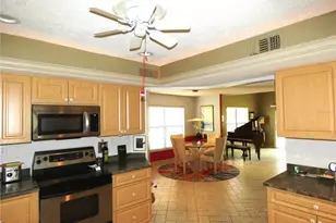 7917 Pinegrove Ct, Sarasota, FL 34238 - Photo 18