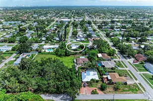 3138 Williamsburg St, Sarasota, FL 34231 - Photo 2