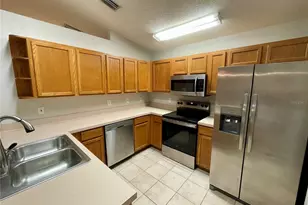 12119 Warwick Cir, Parrish, FL 34219 - Photo 10