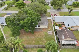 2173 Fiesta Dr, Sarasota, FL 34231 - Photo 34