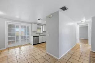 2173 Fiesta Dr, Sarasota, FL 34231 - Photo 12