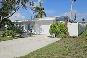 211 22nd St NE, Bradenton, FL 34208 - Photo 2