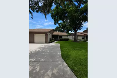 225 Oak Hill Drive #10, Sarasota, FL 34232 - Photo 4