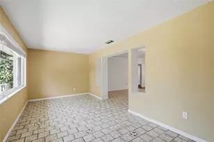 2711 Gulf Gate Dr, Sarasota, FL 34231 - Photo 8