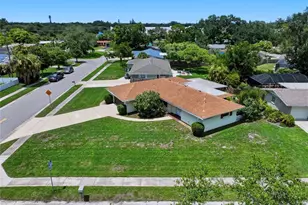 2711 Gulf Gate Dr, Sarasota, FL 34231 - Photo 28