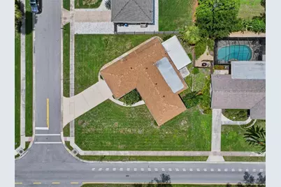 2711 Gulf Gate Drive, Sarasota, FL 34231 - Photo 2
