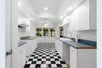 2711 Gulf Gate Drive, Sarasota, FL 34231 - Photo 10