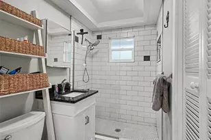 3035 Hillview St, Sarasota, FL 34239 - Photo 8