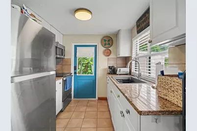 3035 Hillview Street, Sarasota, FL 34239 - Photo 2